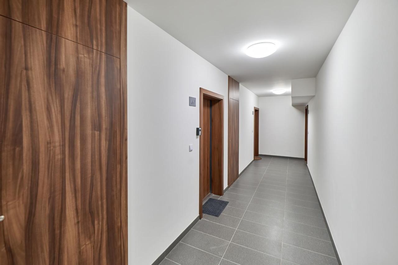 Exclusive Apartments Gwiazdzista With Free Garage Wroclaw By Noclegi Renters Buitenkant foto
