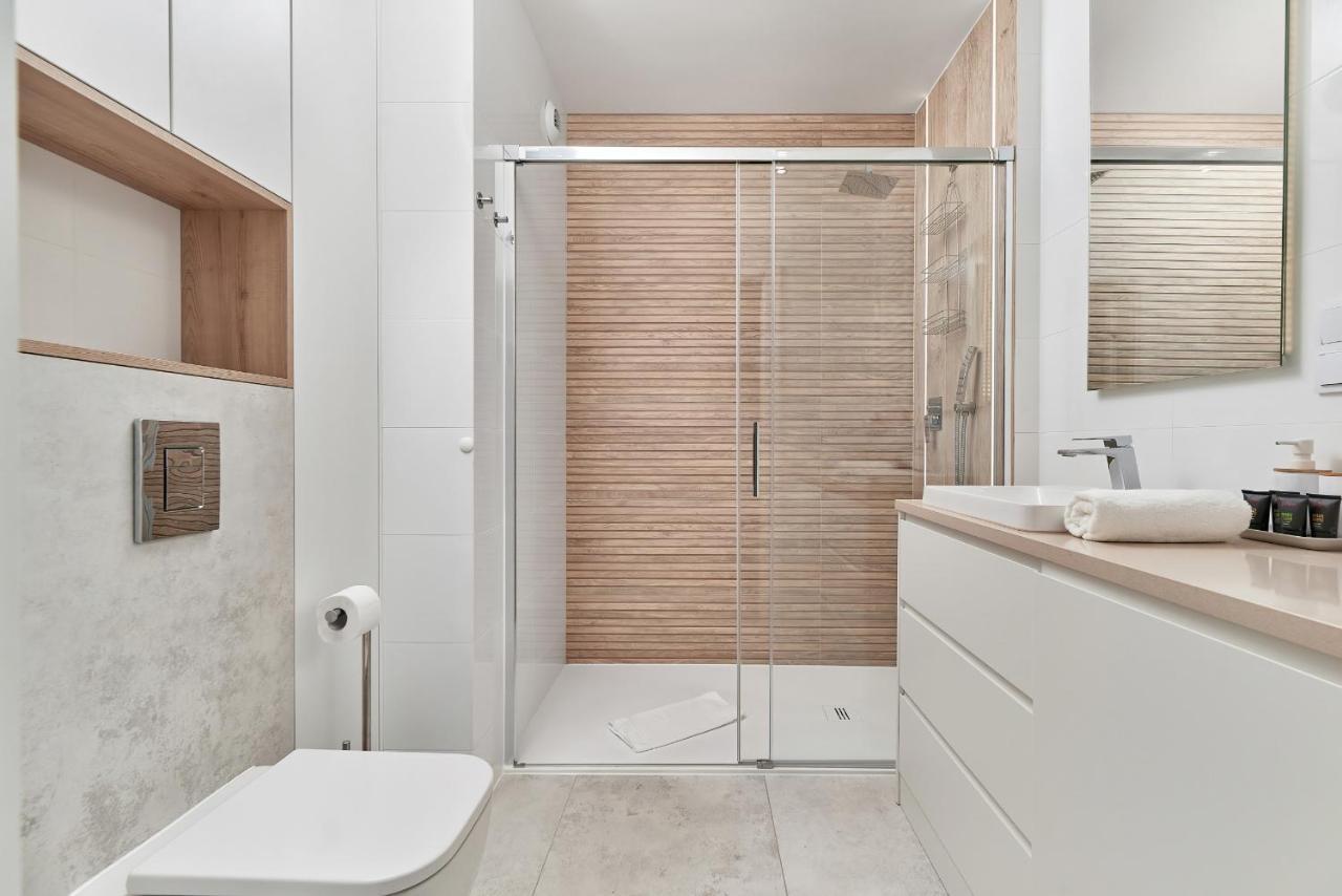 Exclusive Apartments Gwiazdzista With Free Garage Wroclaw By Noclegi Renters Buitenkant foto